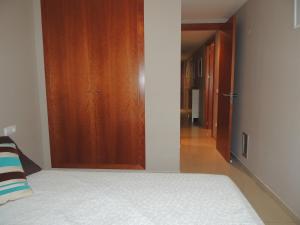 Posteľ alebo postele v izbe v ubytovaní Mileni 2 4 bj 2 Roses - Barneda Premium