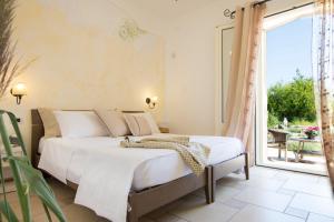 Villa Macchia Mediterranea - Splendida villa vista mare immersa nel verde房間的床