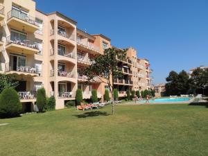 Bazén v ubytovaní Mirablau F 1 1 Empuriabrava Gran Reserva - Immo Barneda alebo v jeho blízkosti