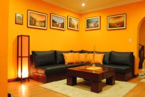 a living room with a black couch and a table at Lloresa in Cuenca