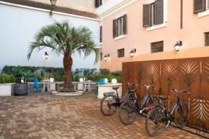 Jízda na kole v ubytování Palm Suites - Small Luxury Hotels of the World nebo okolí