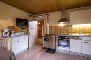 Η κουζίνα ή μικρή κουζίνα στο Apartments Ferienhaus Ortner +32 φωτογραφίες
