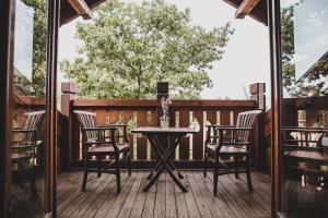 A balcony or terrace at Stajnia Sarnówek