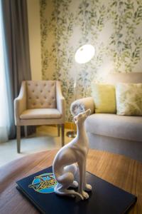 a statue of a dog sitting on a table in a living room at Holidays2Malaga junto Catedral in Málaga