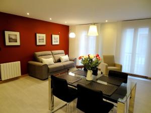 A seating area at Les Cotolles Centro