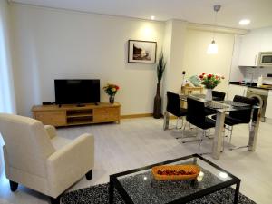A television and/or entertainment centre at Les Cotolles Centro