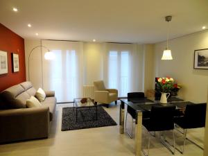 A seating area at Les Cotolles Centro