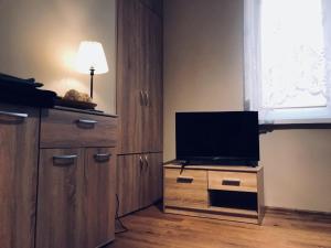 Televízia a/alebo spoločenská miestnosť v ubytovaní Studio Ewa + 2 fotografie