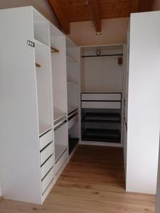 Ferienhaus Hubertus Tirol 1-8 Personen emeletes ágyai egy szobában