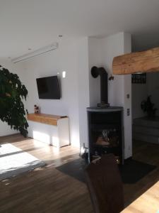 A television and/or entertainment centre at Ferienhaus Hubertus Tirol 1-8 Personen