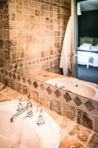 Koupelna v ubytování Hôtel Helvie - Teritoria + 13 fotografií