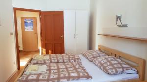 Tempat tidur dalam kamar di Apartment Tatran Tánička