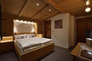 a bedroom with a large bed in a room at Albergo Majorka in Canazei