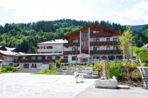 Nespecifikovaný výhled na hory nebo výhled na hory při pohledu z hotelu