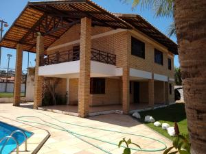 Πισίνα στο ή κοντά στο Linda casa próximo do Beach Park