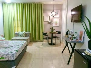 Postel nebo postele na pokoji v ubytování VL Garden Suites