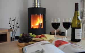 Nápoje v ubytování Bluebell Cottage with Hot Tub