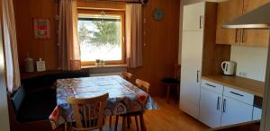 Kuchyň nebo kuchyňský kout v ubytování Haus AlpenHahn