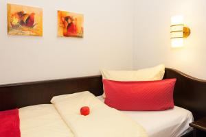 Postel nebo postele na pokoji v ubytování Flair Hotel Werbetal