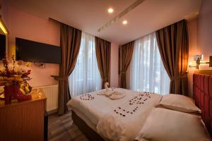 Кровать или кровати в номере Gulhane Corner Hotel