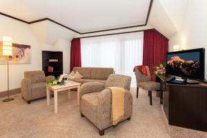 TV a/nebo společenská místnost v ubytování Flair Hotel Werbetal + 37 fotografií