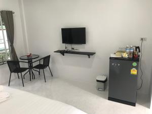 TV a/nebo společenská místnost v ubytování Airport Pearl Residence