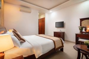 TV a/nebo společenská místnost v ubytování Corvin Hotel