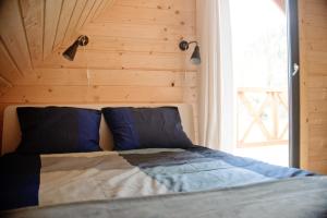 Posteľ alebo postele v izbe v ubytovaní Wrzosowa Polana - domki letniskowe