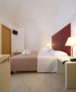 
A bed or beds in a room at Santuzza Art Hotel Catania
