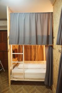 Postel nebo postele na pokoji v ubytování Khoksametchun Hostel