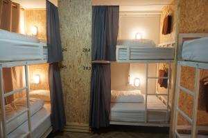 Postel nebo postele na pokoji v ubytování Khoksametchun Hostel