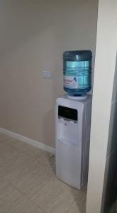 a bucket on top of a water cooler in a room at ALQUILER TEMPORARIO VILLA UNION in Villa Unión