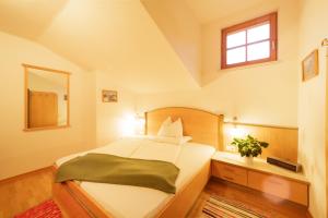A bed or beds in a room at Warterhof