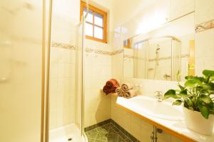 A bathroom at Warterhof