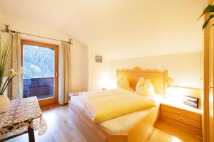 A bed or beds in a room at Warterhof