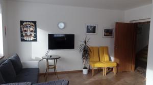 Televízia a/alebo spoločenská miestnosť v ubytovaní Rekreace Zelba