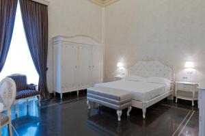 Palazzo Favacchio - Patanè tesisinde bir odada yatak veya yataklar
