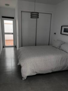 Łóżko lub łóżka w pokoju w obiekcie Málaga Apartamentos - Jinetes, 10