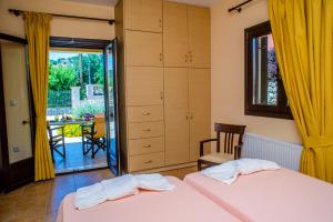 Кровать или кровати в номере Kefalos Villas