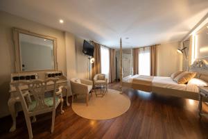 Телевизор и/или развлекательный центр в Hotel Casablanca