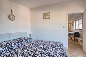 Postel nebo postele na pokoji v ubytování Brijuni Loft