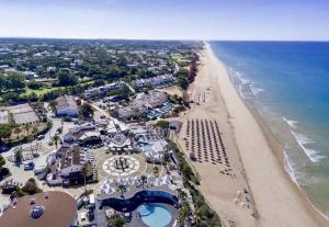 Gallery image of Jardins do Golf, Val do Lobo in Almancil