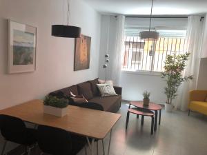 Część wypoczynkowa w obiekcie Málaga Apartamentos - Jinetes, 10