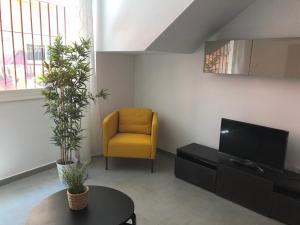 Część wypoczynkowa w obiekcie Málaga Apartamentos - Jinetes, 10