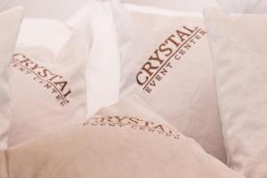 En eller flere senger på et rom på Hotel Crystal