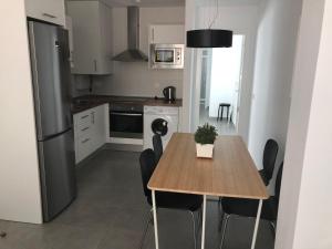 Kuchnia lub aneks kuchenny w obiekcie Málaga Apartamentos - Jinetes, 10