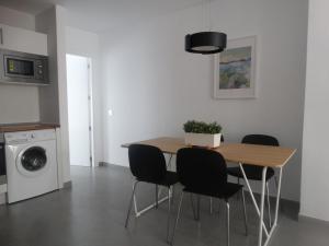 Kuchnia lub aneks kuchenny w obiekcie Málaga Apartamentos - Jinetes, 10