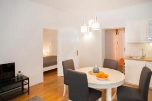 CHRISTINE-2 BEDROOMS APARTMENT IN THE DOWNTOWN 1055 Budapest, 18 Balaton utca 4 em, 4 ajtó kép - 2