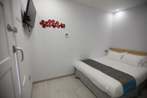 Cama o camas de una habitación en Hostal Palacio Luna