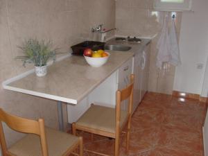 Kuchyň nebo kuchyňský kout v ubytování Apartments Bovan